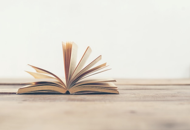 赫莲娜护肤品属于什么档次？